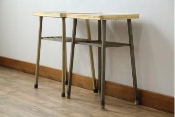 和製ヴィンテージ　華奢なメタリックフレームが印象的なサイドテーブル2点セット　(R-086196)