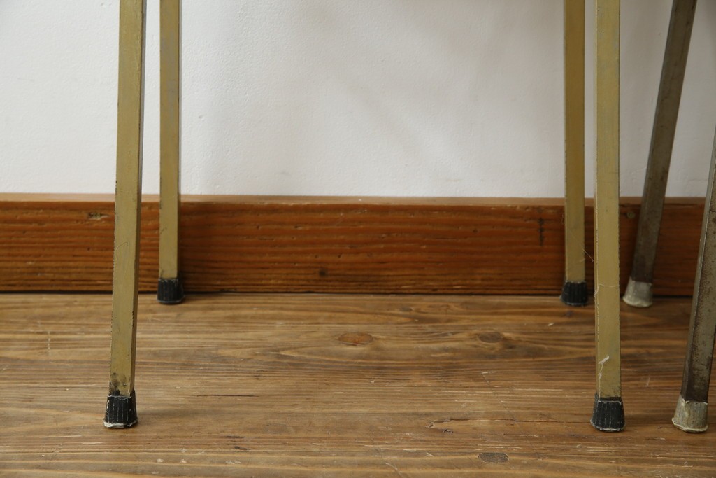 和製ヴィンテージ　華奢なメタリックフレームが印象的なサイドテーブル2点セット　(R-086196)