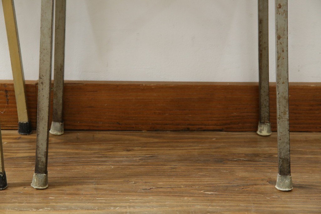 和製ヴィンテージ　華奢なメタリックフレームが印象的なサイドテーブル2点セット　(R-086196)