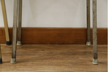 和製ヴィンテージ　華奢なメタリックフレームが印象的なサイドテーブル2点セット　(R-086196)