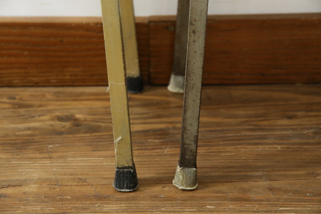 和製ヴィンテージ　華奢なメタリックフレームが印象的なサイドテーブル2点セット　(R-086196)