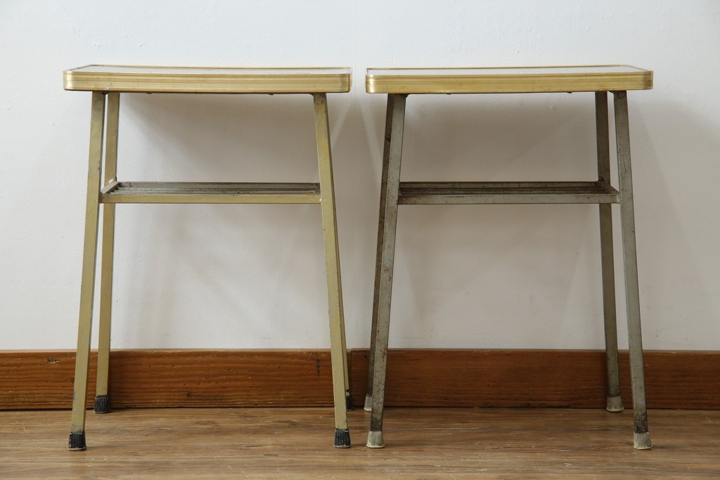 和製ヴィンテージ　華奢なメタリックフレームが印象的なサイドテーブル2点セット　(R-086196)