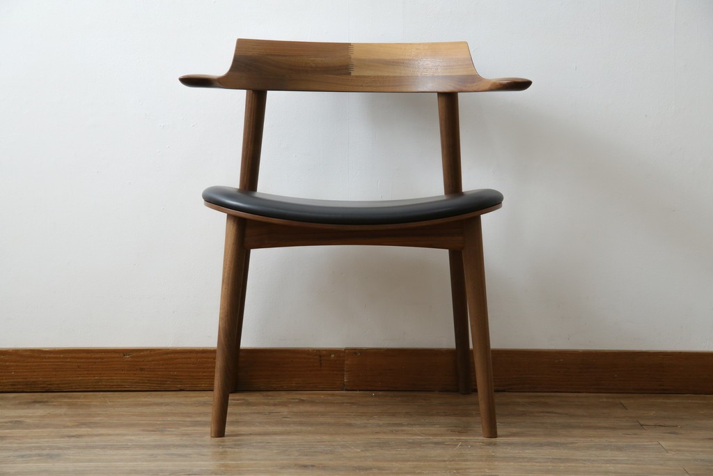 中古　美品　キタニ(KITANI)　IE-01　ウォールナット材　スタイリッシュな本革シートのアームチェア　(R-086199)