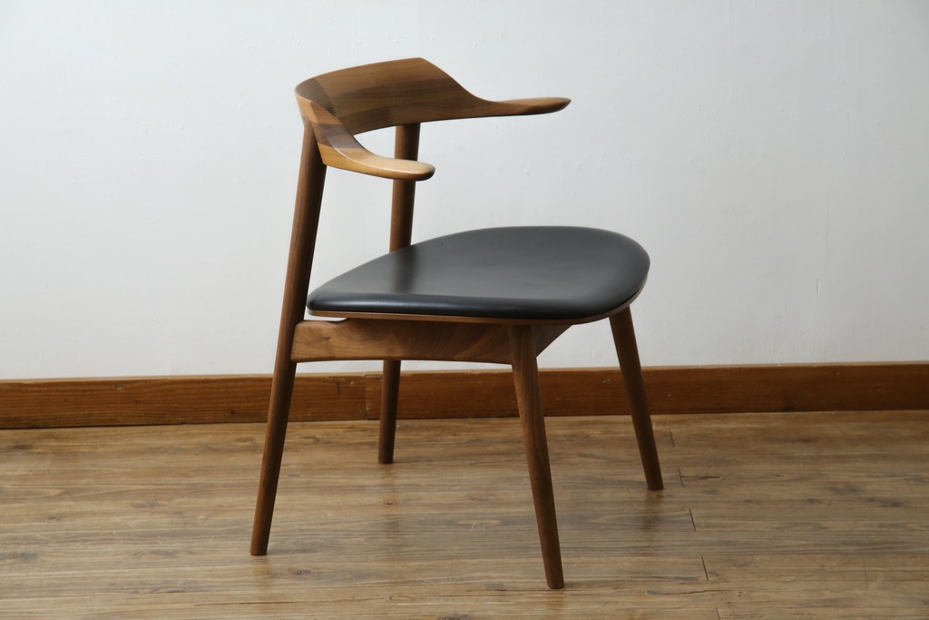 中古　美品　キタニ(KITANI)　IE-01　ウォールナット材　スタイリッシュな本革シートのアームチェア　(R-086199)