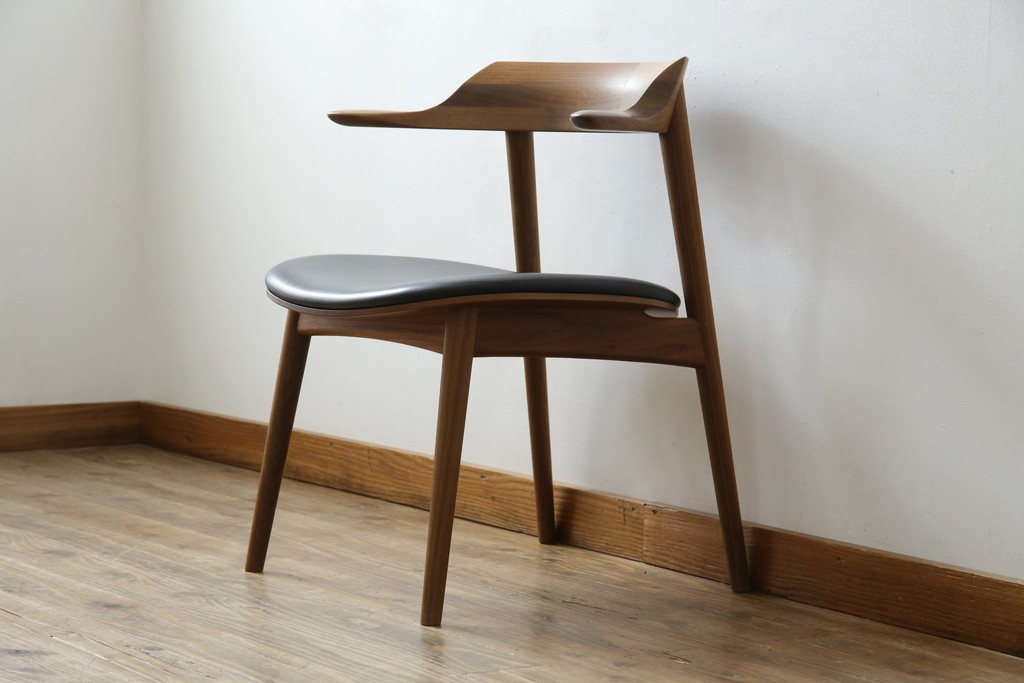 中古　美品　キタニ(KITANI)　IE-01　ウォールナット材　スタイリッシュな本革シートのアームチェア　(R-086199)