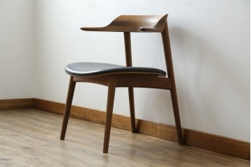 中古　美品　キタニ(KITANI)　IE-01　ウォールナット材　スタイリッシュな本革シートのアームチェア　(R-086199)