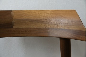 中古　美品　キタニ(KITANI)　IE-01　ウォールナット材　スタイリッシュな本革シートのアームチェア　(R-086199)