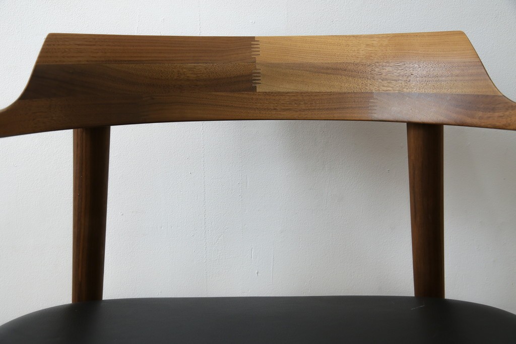 中古　美品　キタニ(KITANI)　IE-01　ウォールナット材　スタイリッシュな本革シートのアームチェア　(R-086199)