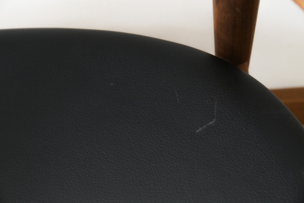 中古　美品　キタニ(KITANI)　IE-01　ウォールナット材　スタイリッシュな本革シートのアームチェア　(R-086199)