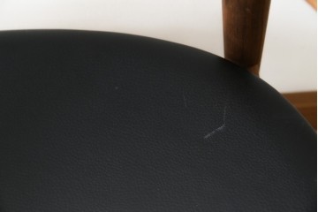 中古　美品　キタニ(KITANI)　IE-01　ウォールナット材　スタイリッシュな本革シートのアームチェア　(R-086199)