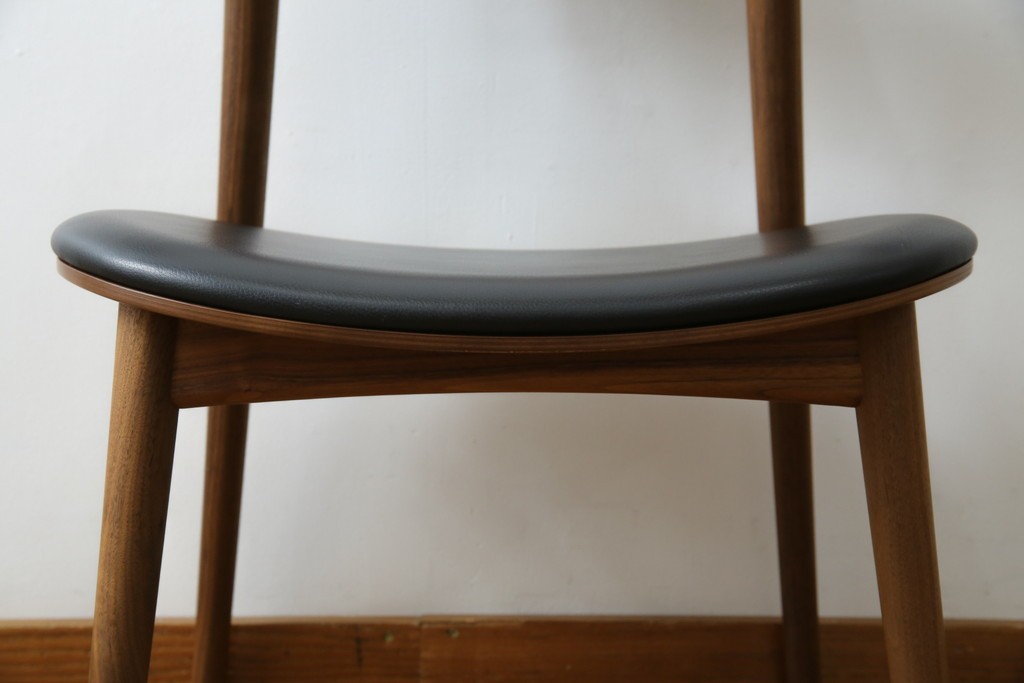 中古　美品　キタニ(KITANI)　IE-01　ウォールナット材　スタイリッシュな本革シートのアームチェア　(R-086199)