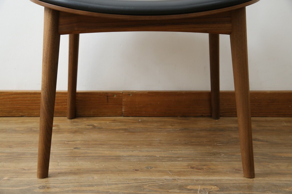 中古　美品　キタニ(KITANI)　IE-01　ウォールナット材　スタイリッシュな本革シートのアームチェア　(R-086199)