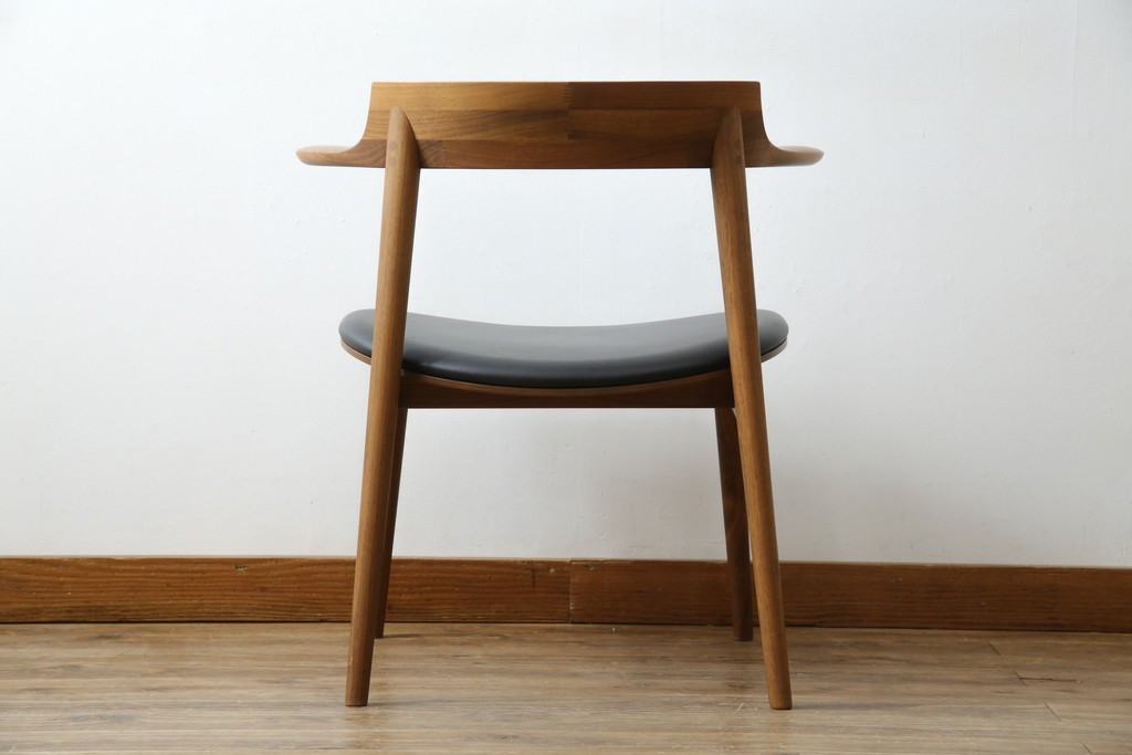 中古　美品　キタニ(KITANI)　IE-01　ウォールナット材　スタイリッシュな本革シートのアームチェア　(R-086199)