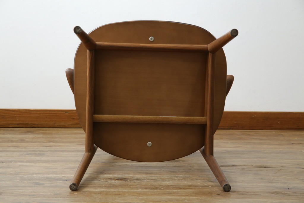 中古　美品　キタニ(KITANI)　IE-01　ウォールナット材　スタイリッシュな本革シートのアームチェア　(R-086199)