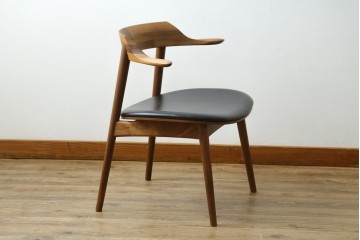 中古　美品　キタニ(KITANI)　IE-01　ウォールナット材　スタイリッシュな本革シートのアームチェア　(R-086199)