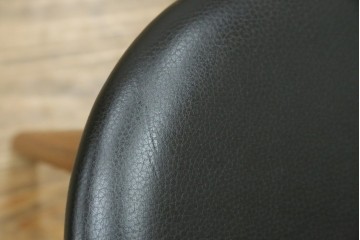 中古　美品　キタニ(KITANI)　IE-01　ウォールナット材　スタイリッシュな本革シートのアームチェア　(R-086199)