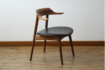 中古　美品　キタニ(KITANI)　IE-01　ウォールナット材　スタイリッシュな本革シートのアームチェア　(R-086200)