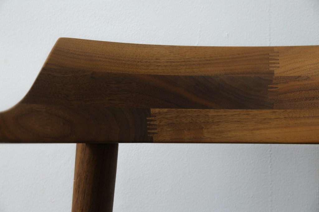 中古　美品　キタニ(KITANI)　IE-01　ウォールナット材　スタイリッシュな本革シートのアームチェア　(R-086200)