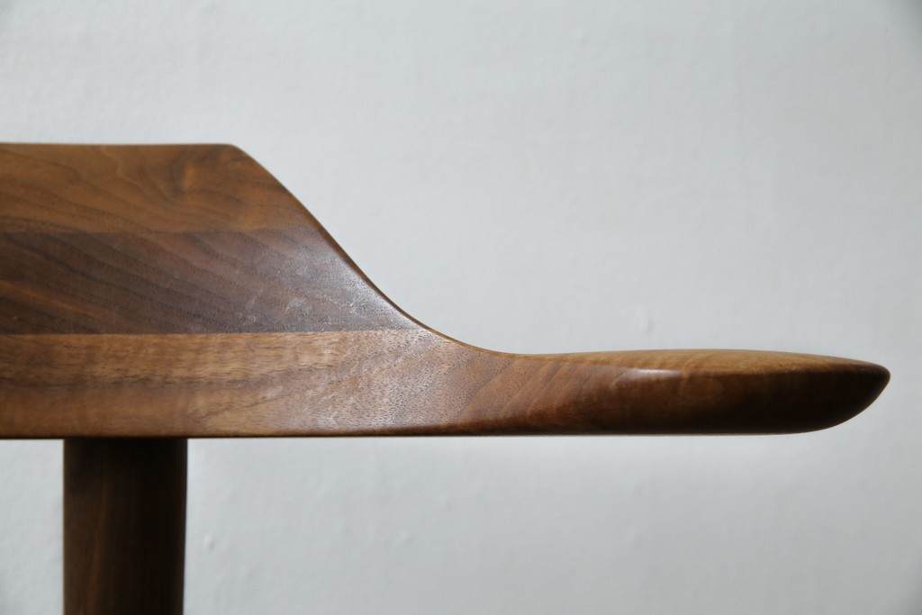 中古　美品　キタニ(KITANI)　IE-01　ウォールナット材　スタイリッシュな本革シートのアームチェア　(R-086200)