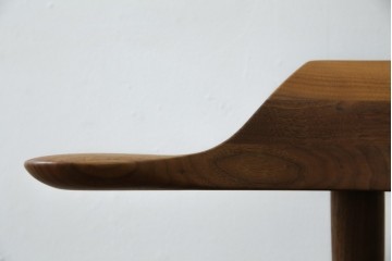 中古　美品　キタニ(KITANI)　IE-01　ウォールナット材　スタイリッシュな本革シートのアームチェア　(R-086200)