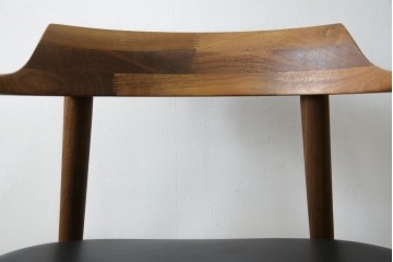 中古　美品　キタニ(KITANI)　IE-01　ウォールナット材　スタイリッシュな本革シートのアームチェア　(R-086200)