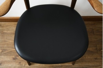 中古　美品　キタニ(KITANI)　IE-01　ウォールナット材　スタイリッシュな本革シートのアームチェア　(R-086200)