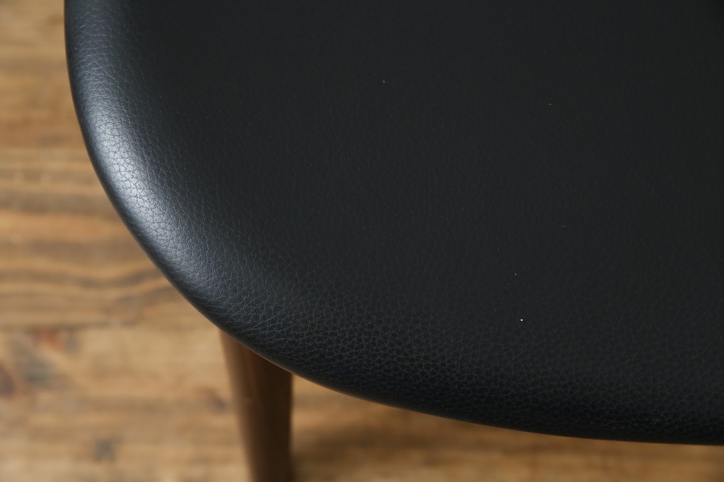 中古　美品　キタニ(KITANI)　IE-01　ウォールナット材　スタイリッシュな本革シートのアームチェア　(R-086200)