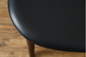 中古　美品　キタニ(KITANI)　IE-01　ウォールナット材　スタイリッシュな本革シートのアームチェア　(R-086200)