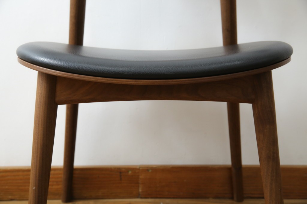 中古　美品　キタニ(KITANI)　IE-01　ウォールナット材　スタイリッシュな本革シートのアームチェア　(R-086200)