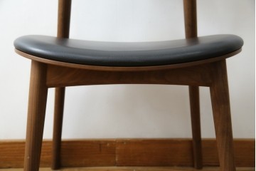 中古　美品　キタニ(KITANI)　IE-01　ウォールナット材　スタイリッシュな本革シートのアームチェア　(R-086200)