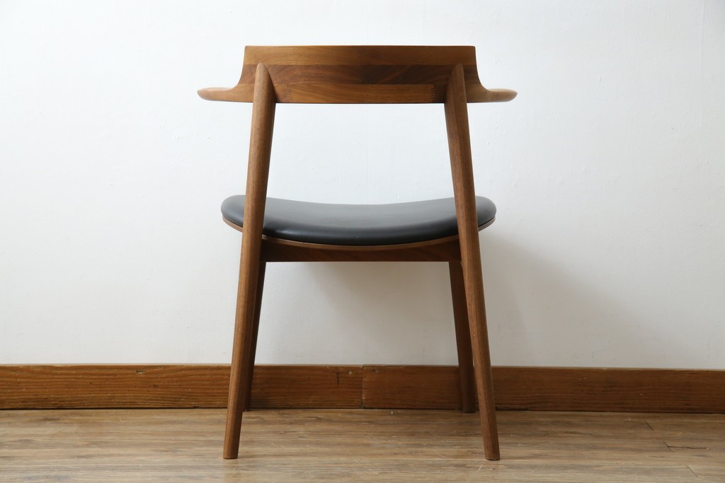 中古　美品　キタニ(KITANI)　IE-01　ウォールナット材　スタイリッシュな本革シートのアームチェア　(R-086200)