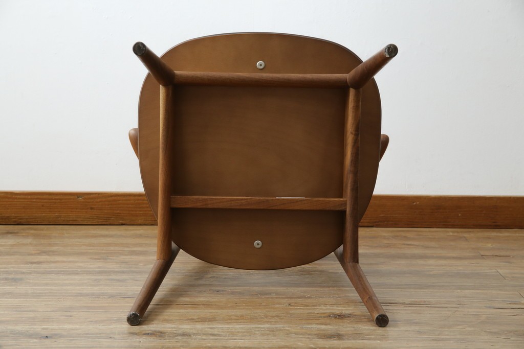 中古　美品　キタニ(KITANI)　IE-01　ウォールナット材　スタイリッシュな本革シートのアームチェア　(R-086200)