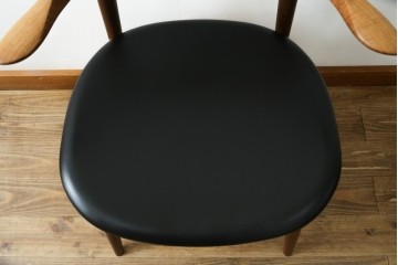 中古　美品　キタニ(KITANI)　IE-02　ウォールナット材　スタイリッシュな本革シートのアームチェア　(R-086200)