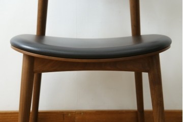中古　美品　キタニ(KITANI)　IE-02　ウォールナット材　スタイリッシュな本革シートのアームチェア　(R-086200)