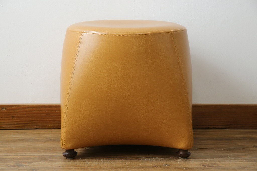 中古　美品　キタニ(KITANI)　限定色　ころんとしたフォルムが可愛らしい本革スツール　(R-086201)