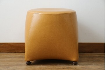 中古　美品　キタニ(KITANI)　限定色　ころんとしたフォルムが可愛らしい本革スツール　(R-086201)