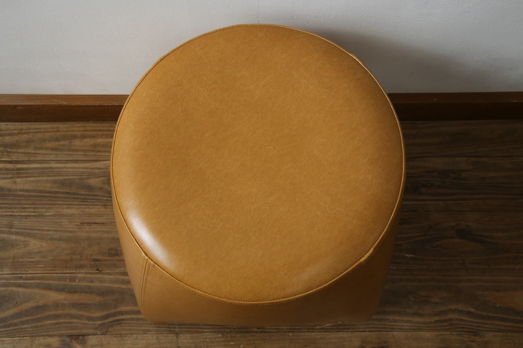 中古　美品　キタニ(KITANI)　限定色　ころんとしたフォルムが可愛らしい本革スツール　(R-086201)