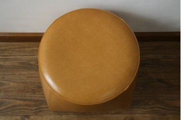 中古　美品　キタニ(KITANI)　限定色　ころんとしたフォルムが可愛らしい本革スツール　(R-086201)