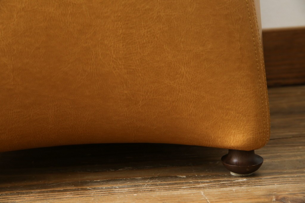 中古　美品　キタニ(KITANI)　限定色　ころんとしたフォルムが可愛らしい本革スツール　(R-086201)