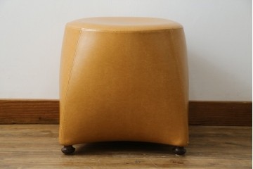 中古　美品　キタニ(KITANI)　限定色　ころんとしたフォルムが可愛らしい本革スツール　(R-086201)