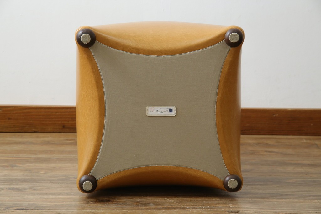 中古　美品　キタニ(KITANI)　限定色　ころんとしたフォルムが可愛らしい本革スツール　(R-086201)