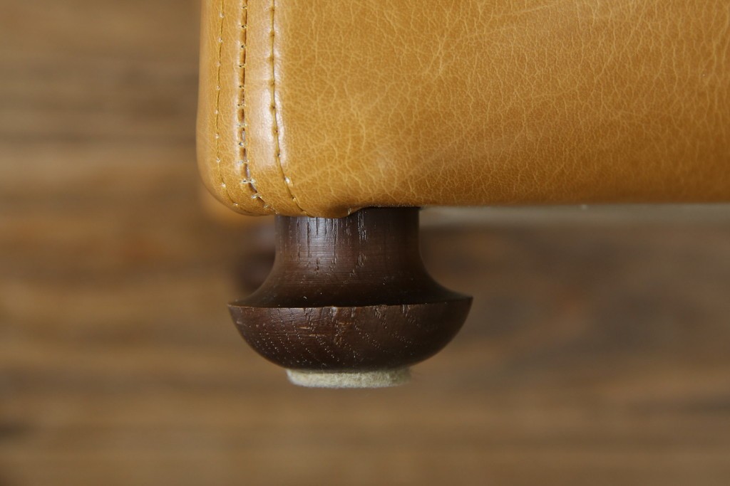 中古　美品　キタニ(KITANI)　限定色　ころんとしたフォルムが可愛らしい本革スツール　(R-086201)