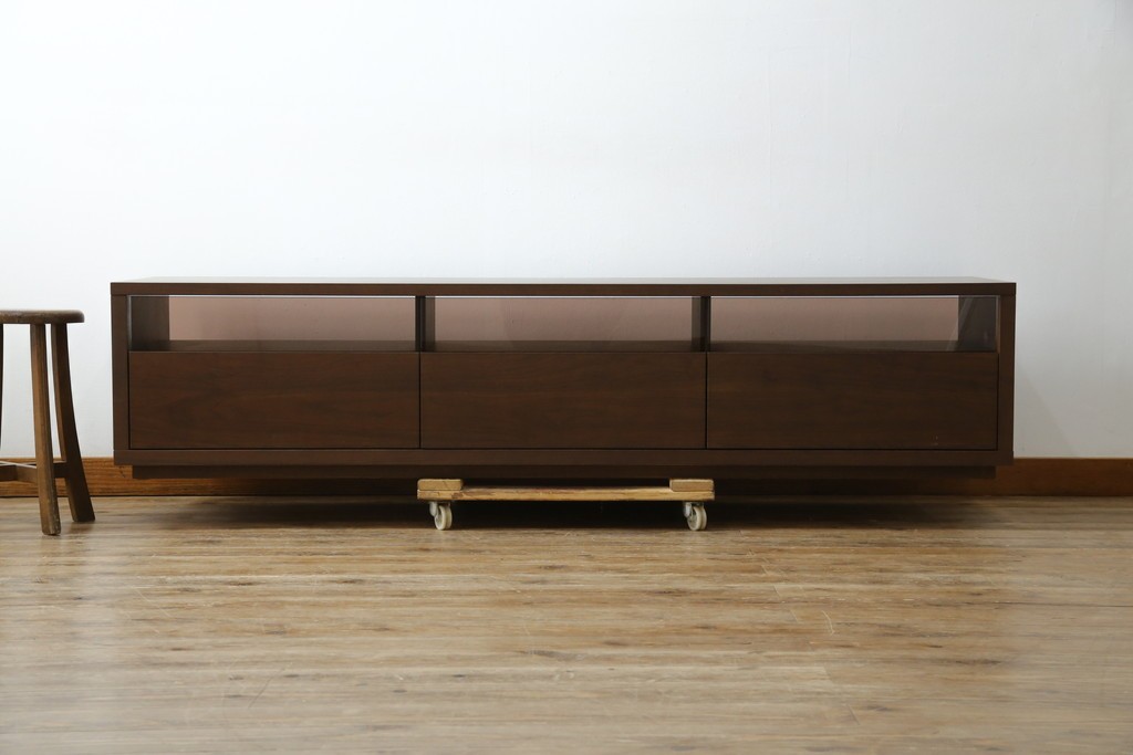 中古　超美品　FUJI FURNITURE(冨士ファニチア)　ガラス×引き出し収納がおしゃれなテレビボード　定価約35万円　(R-086202)