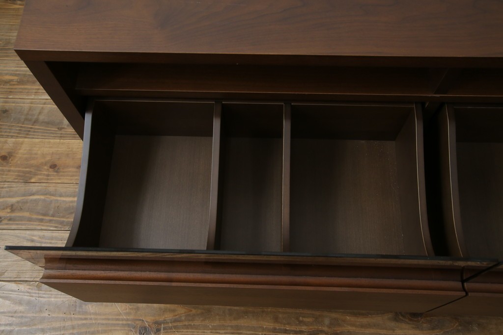 中古　超美品　FUJI FURNITURE(冨士ファニチア)　ガラス×引き出し収納がおしゃれなテレビボード　定価約35万円　(R-086202)