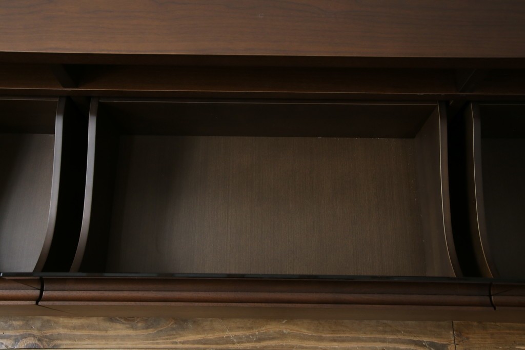 中古　超美品　FUJI FURNITURE(冨士ファニチア)　ガラス×引き出し収納がおしゃれなテレビボード　定価約35万円　(R-086202)