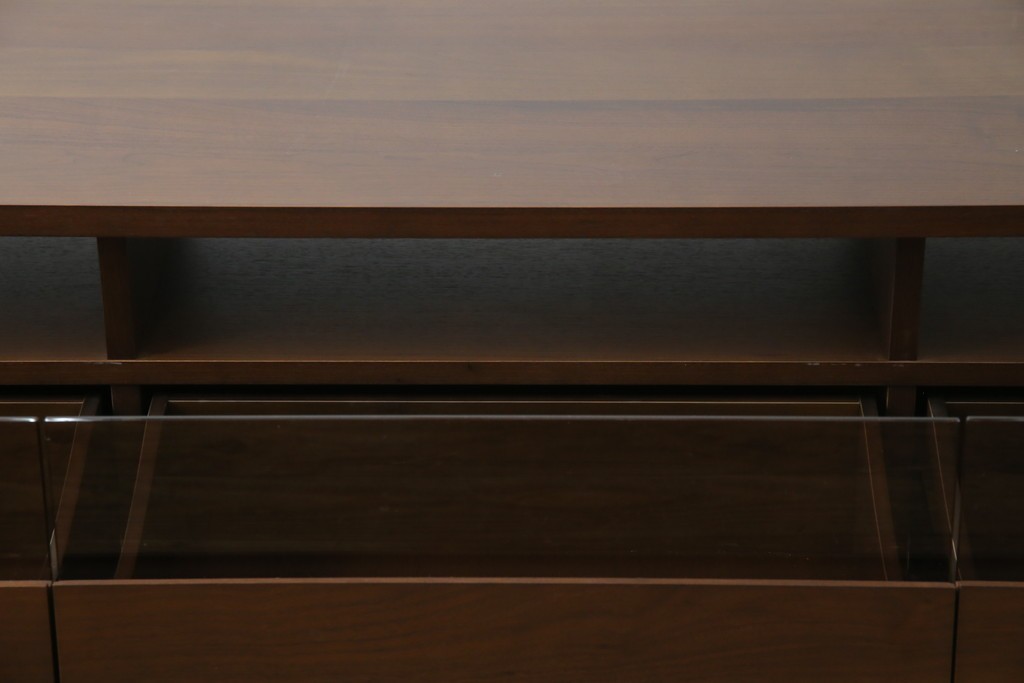 中古　超美品　FUJI FURNITURE(冨士ファニチア)　ガラス×引き出し収納がおしゃれなテレビボード　定価約35万円　(R-086202)