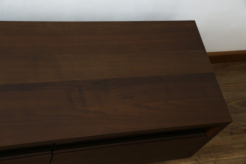 中古　超美品　FUJI FURNITURE(冨士ファニチア)　ガラス×引き出し収納がおしゃれなテレビボード　定価約35万円　(R-086202)