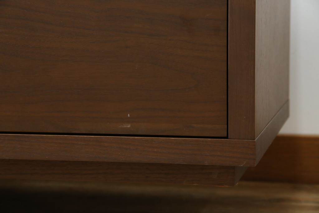 中古　超美品　FUJI FURNITURE(冨士ファニチア)　ガラス×引き出し収納がおしゃれなテレビボード　定価約35万円　(R-086202)