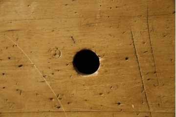 イギリスアンティーク　Lloyd’s Antiques(ロイズアンティークス)取り扱い　パイン材らしい柔らかな風合いが魅力の縦型キャビネット　(R-086203)