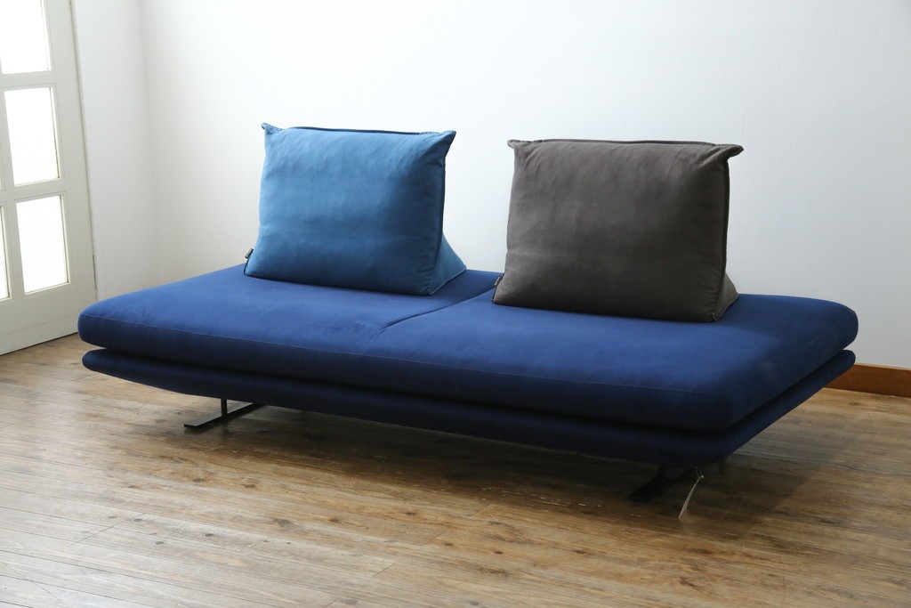 中古　美品　ほぼ未使用　Ligne roset(リーン・ロゼ)　ROSETPrado(ロゼプラド)　深みのあるブルーの2Pソファ　定価約80万円　(R-086204)